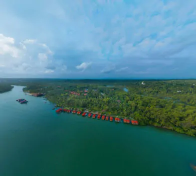 Вид на заводь и море